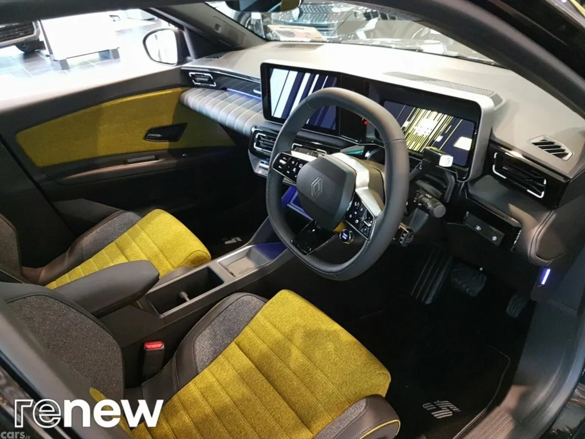Renault 5 Hatchback, Electric, 2025, Black