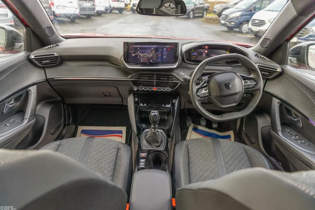 Peugeot 2008 MPV, Petrol, 2025, Red