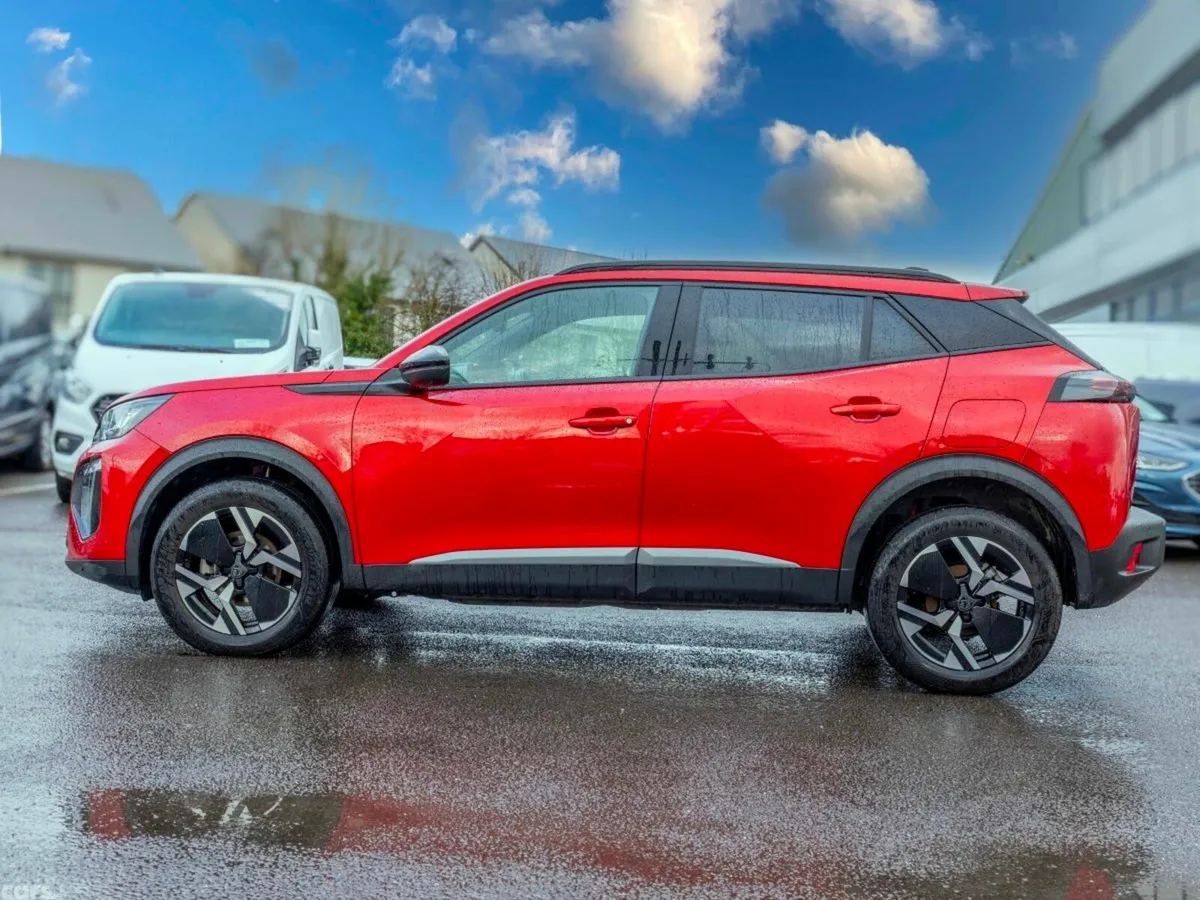 Peugeot 2008 MPV, Petrol, 2025, Red