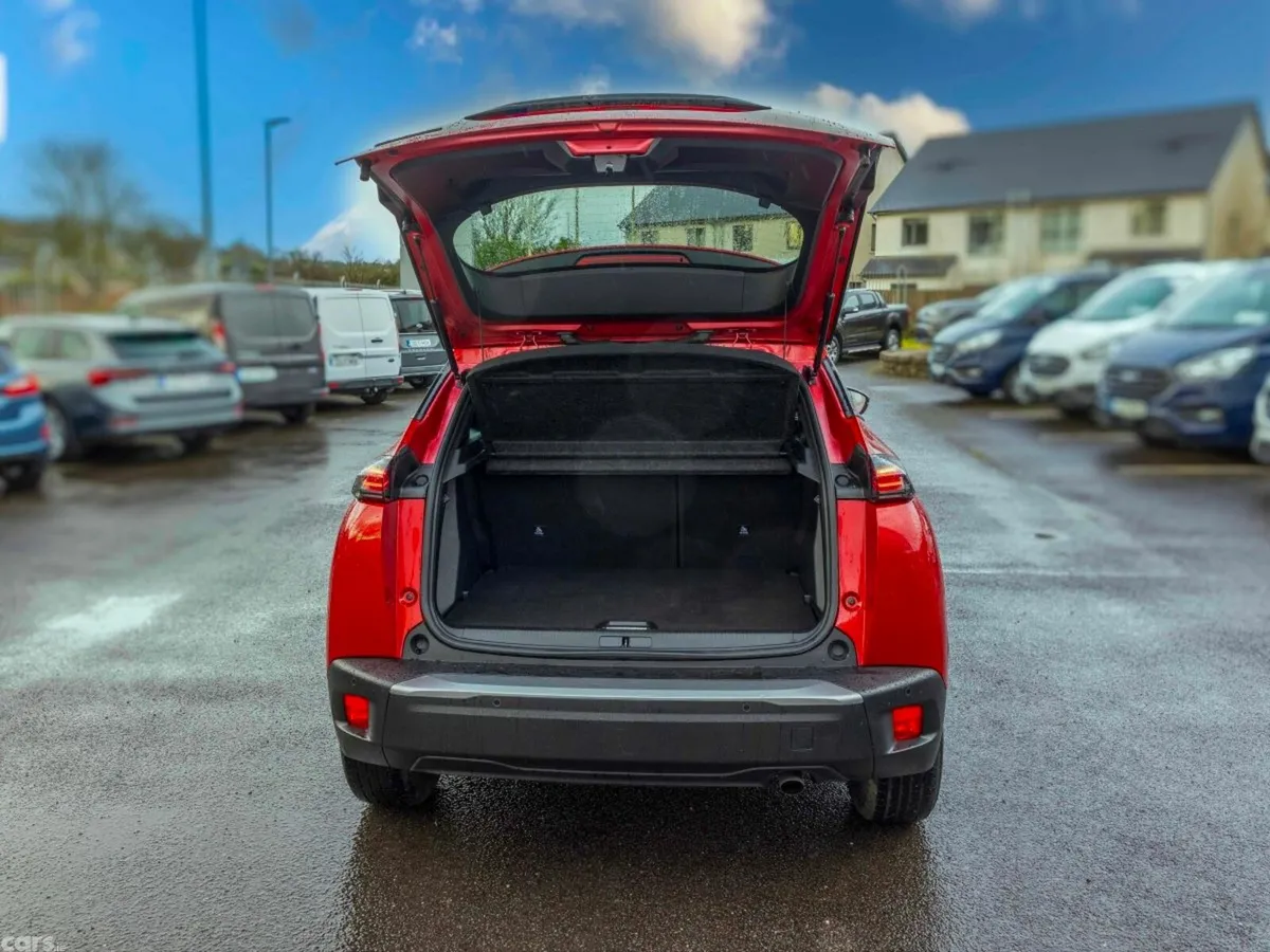Peugeot 2008 MPV, Petrol, 2025, Red