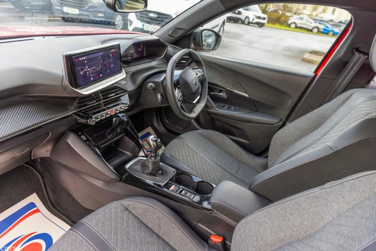 Peugeot 2008 MPV, Petrol, 2025, Red