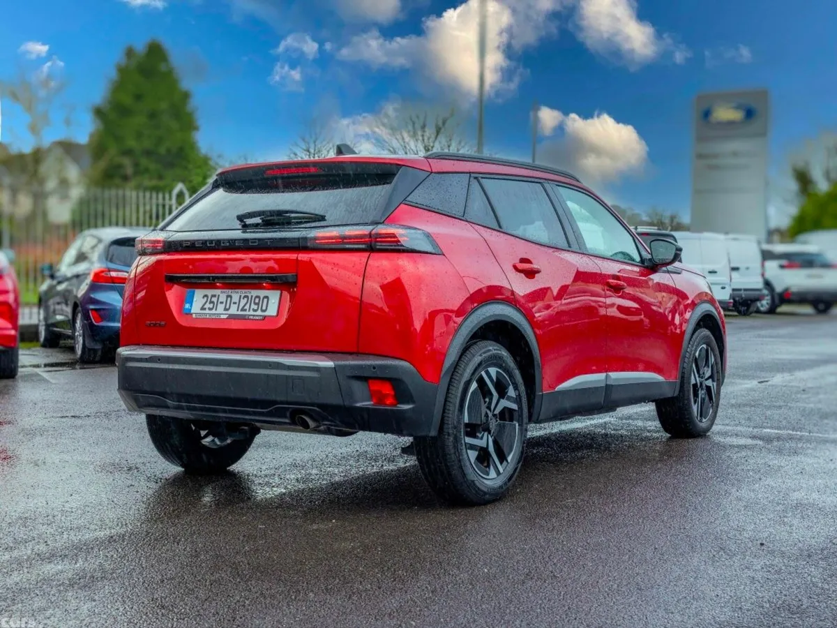 Peugeot 2008 MPV, Petrol, 2025, Red