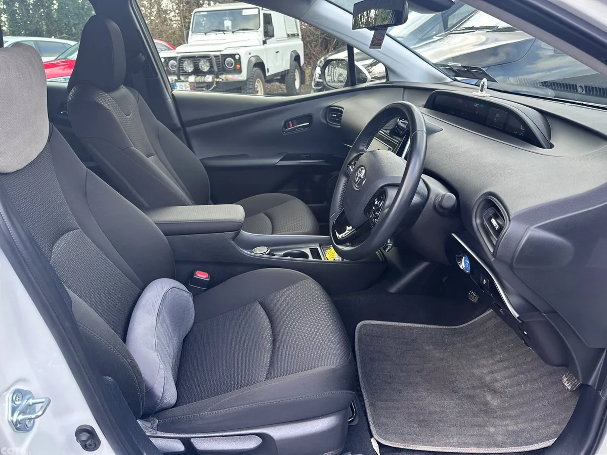 Toyota Prius Hatchback, Petrol Hybrid, 2021, White