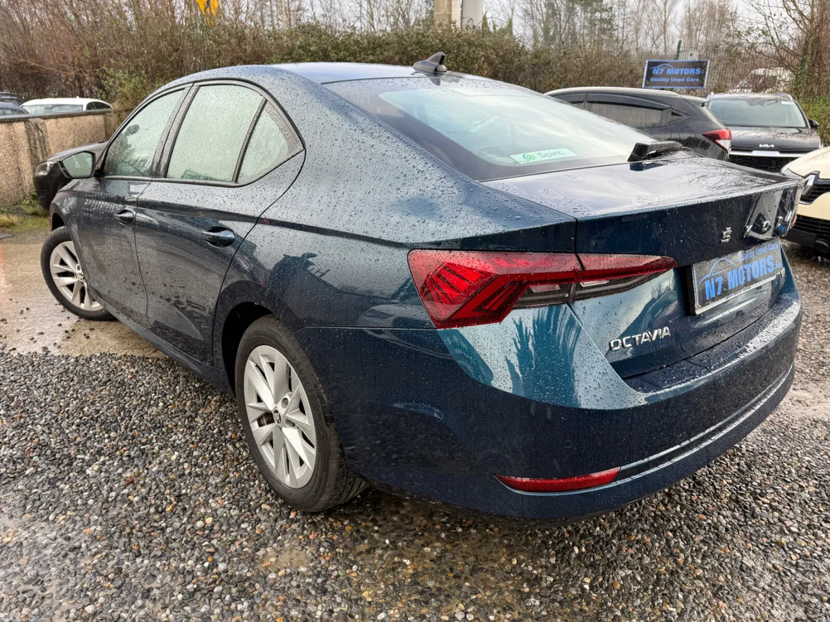 Skoda Octavia Saloon, Petrol Hybrid, 2024, Blue
