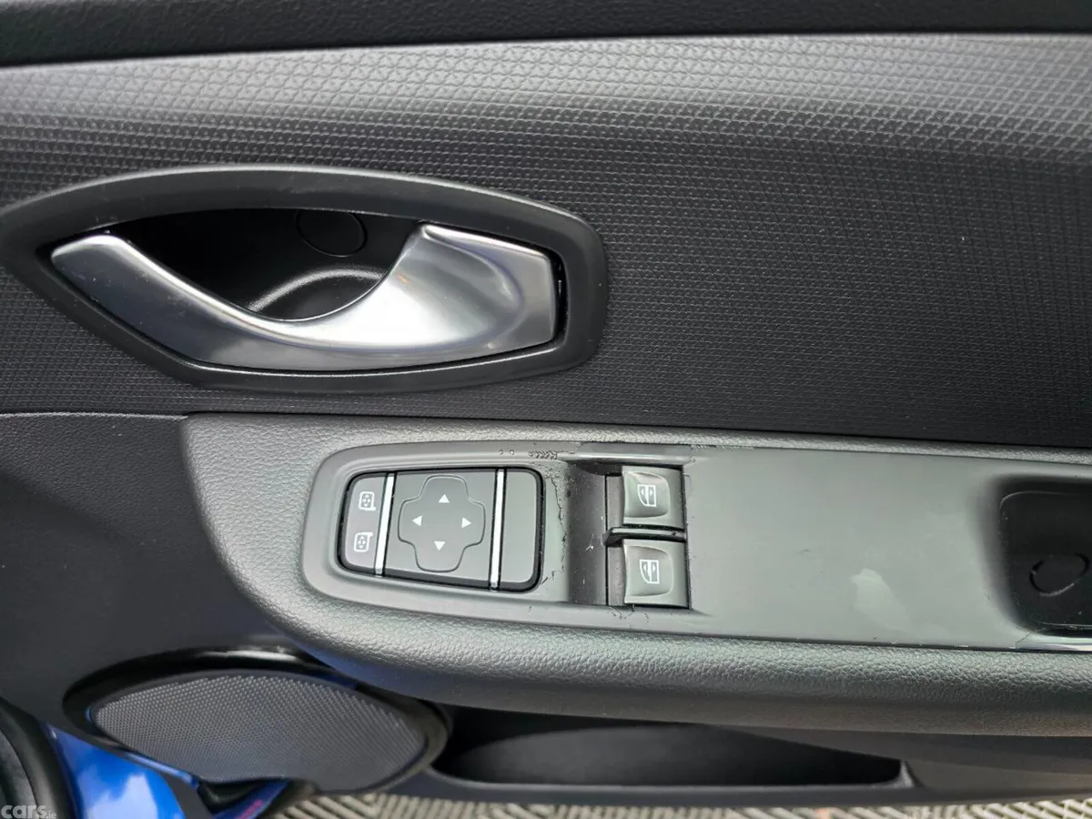 Renault Clio Hatchback, Diesel, 2019, Blue