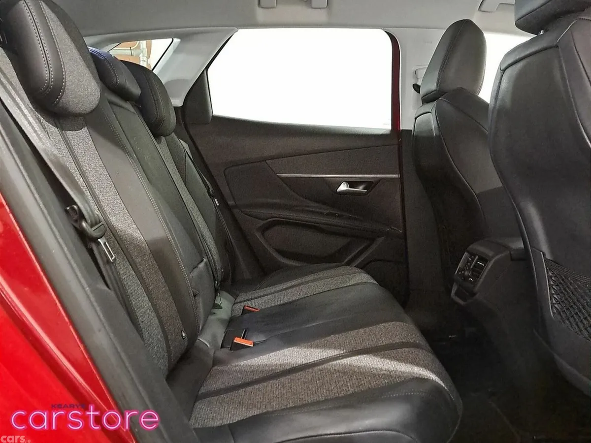 Peugeot 3008 MPV, Petrol, 2019, Red
