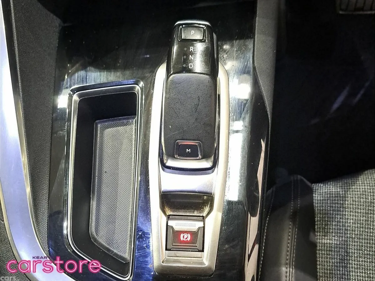 Peugeot 3008 MPV, Petrol, 2019, Red