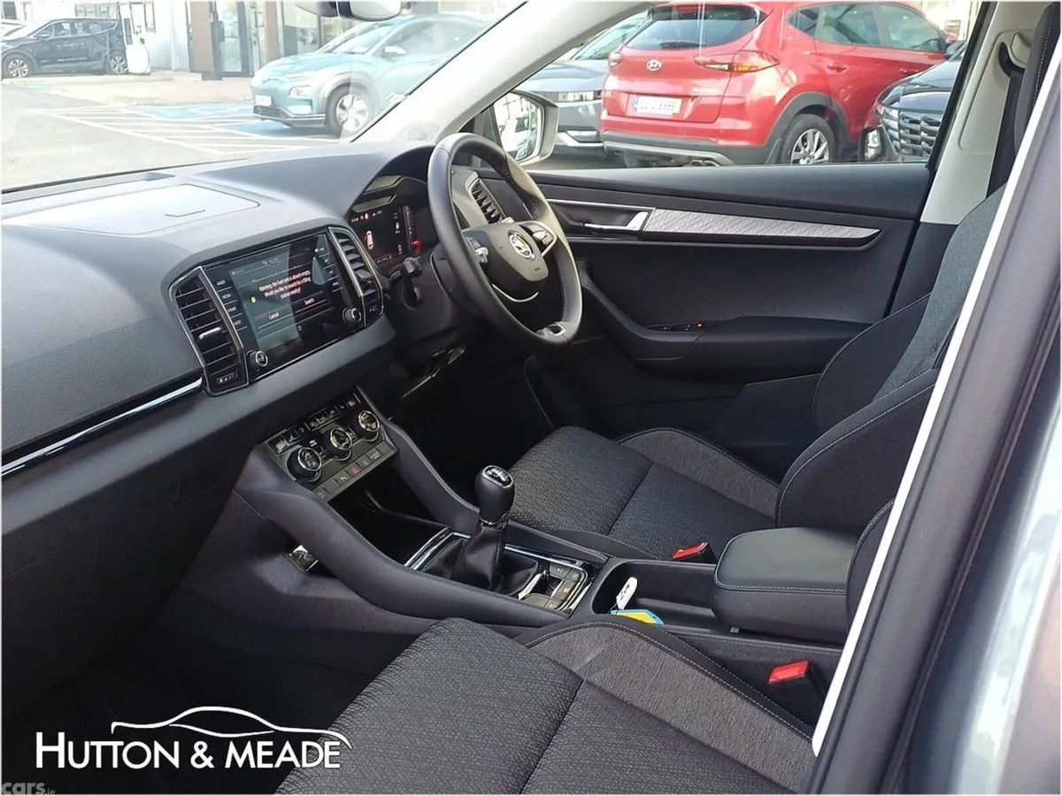 Skoda Karoq SUV, Petrol, 2025, Grey