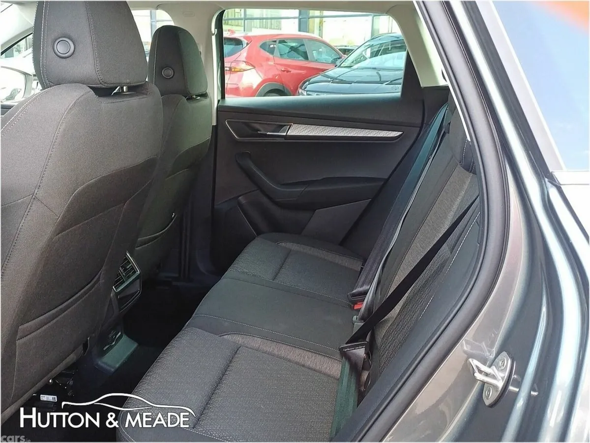 Skoda Karoq SUV, Petrol, 2025, Grey