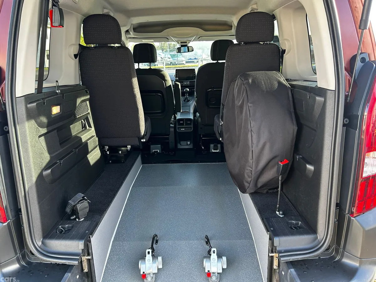 Peugeot Rifter MPV, Diesel, 2022, Brown