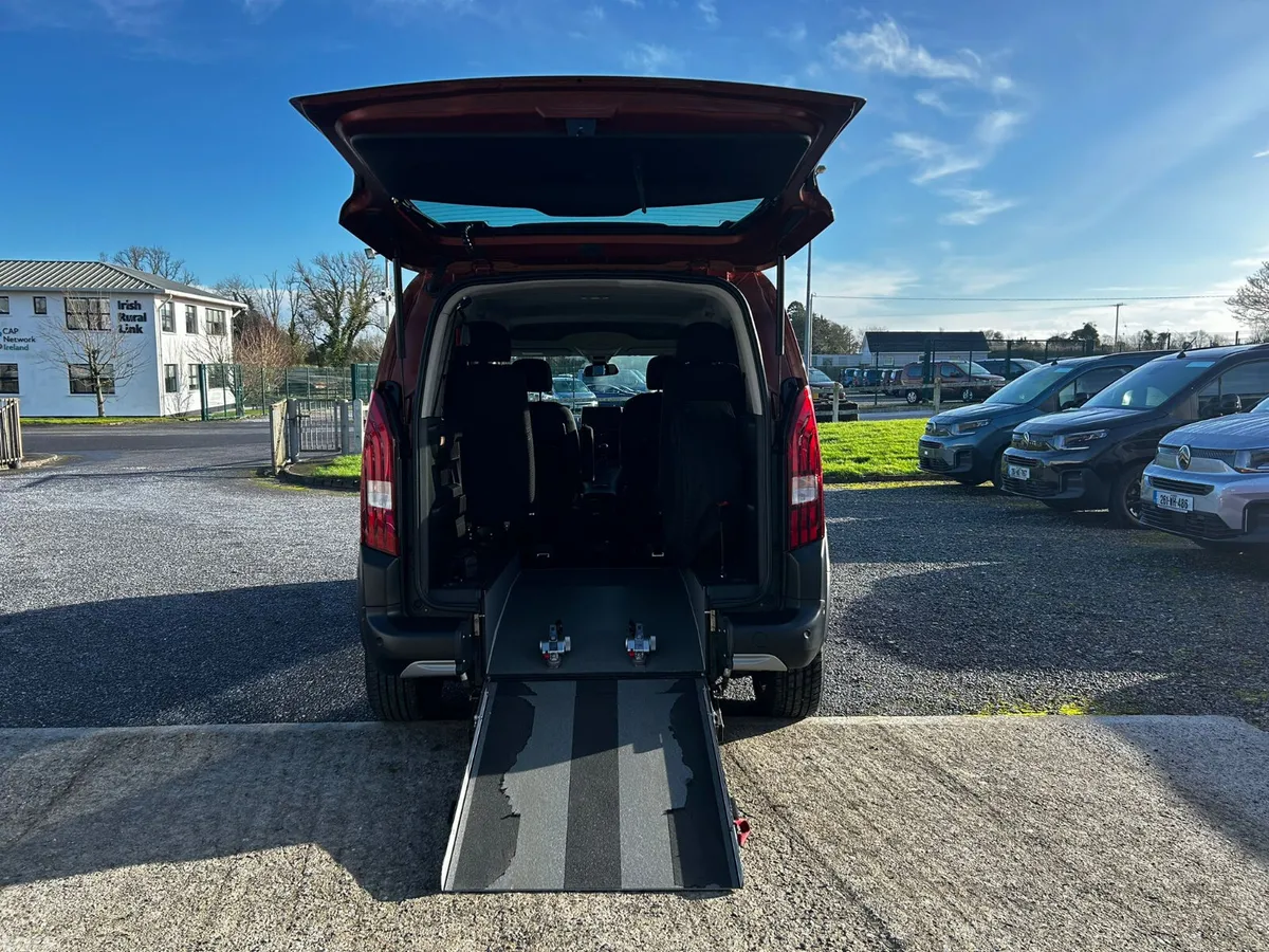 Peugeot Rifter MPV, Diesel, 2022, Brown