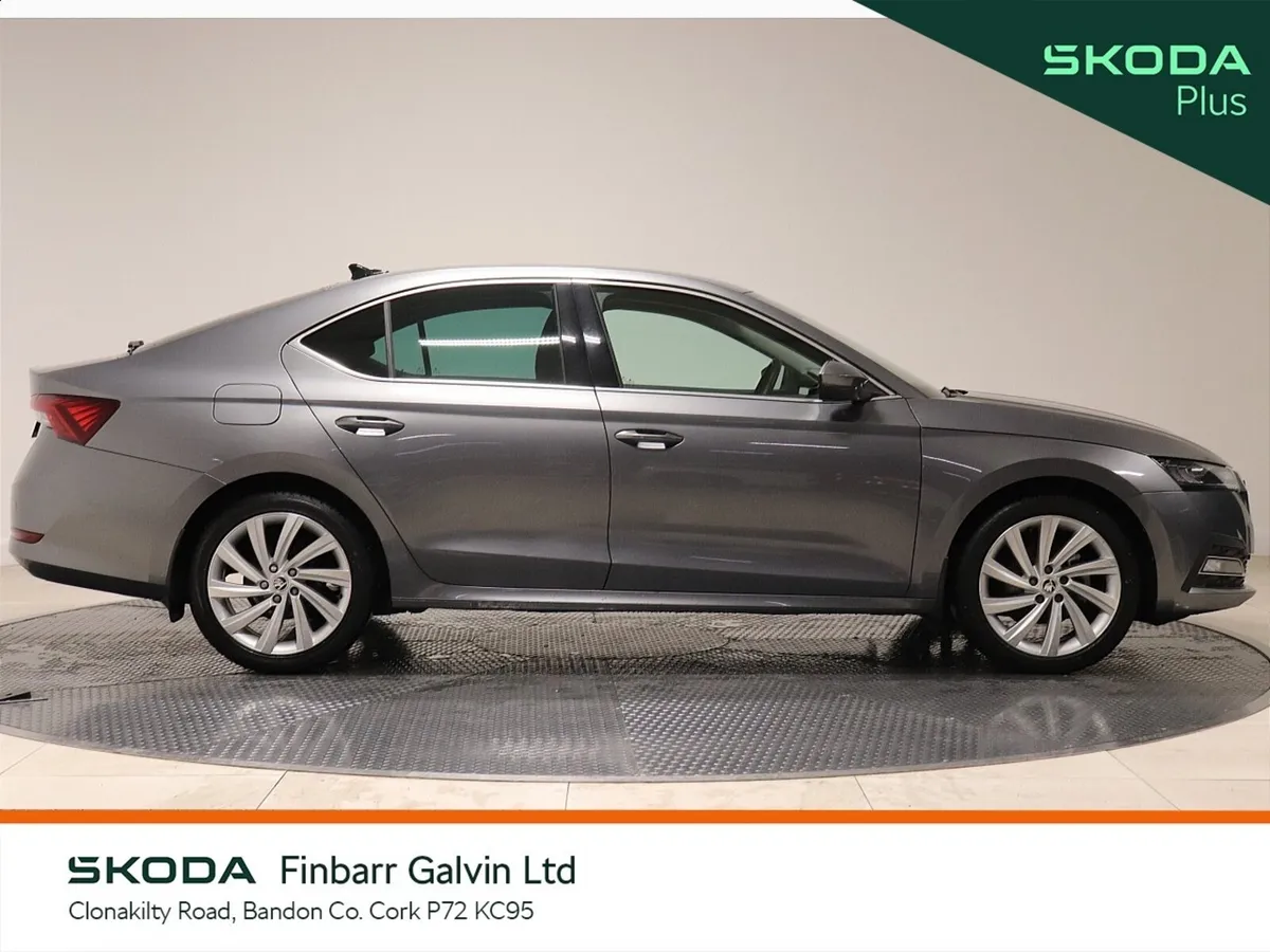 Skoda Octavia Saloon, Diesel, 2021, Grey