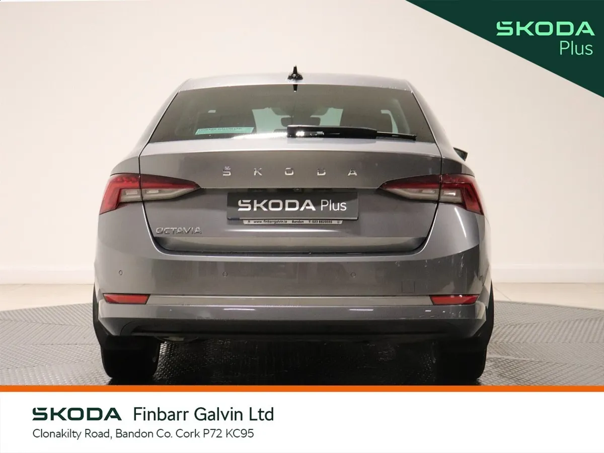 Skoda Octavia Saloon, Diesel, 2021, Grey