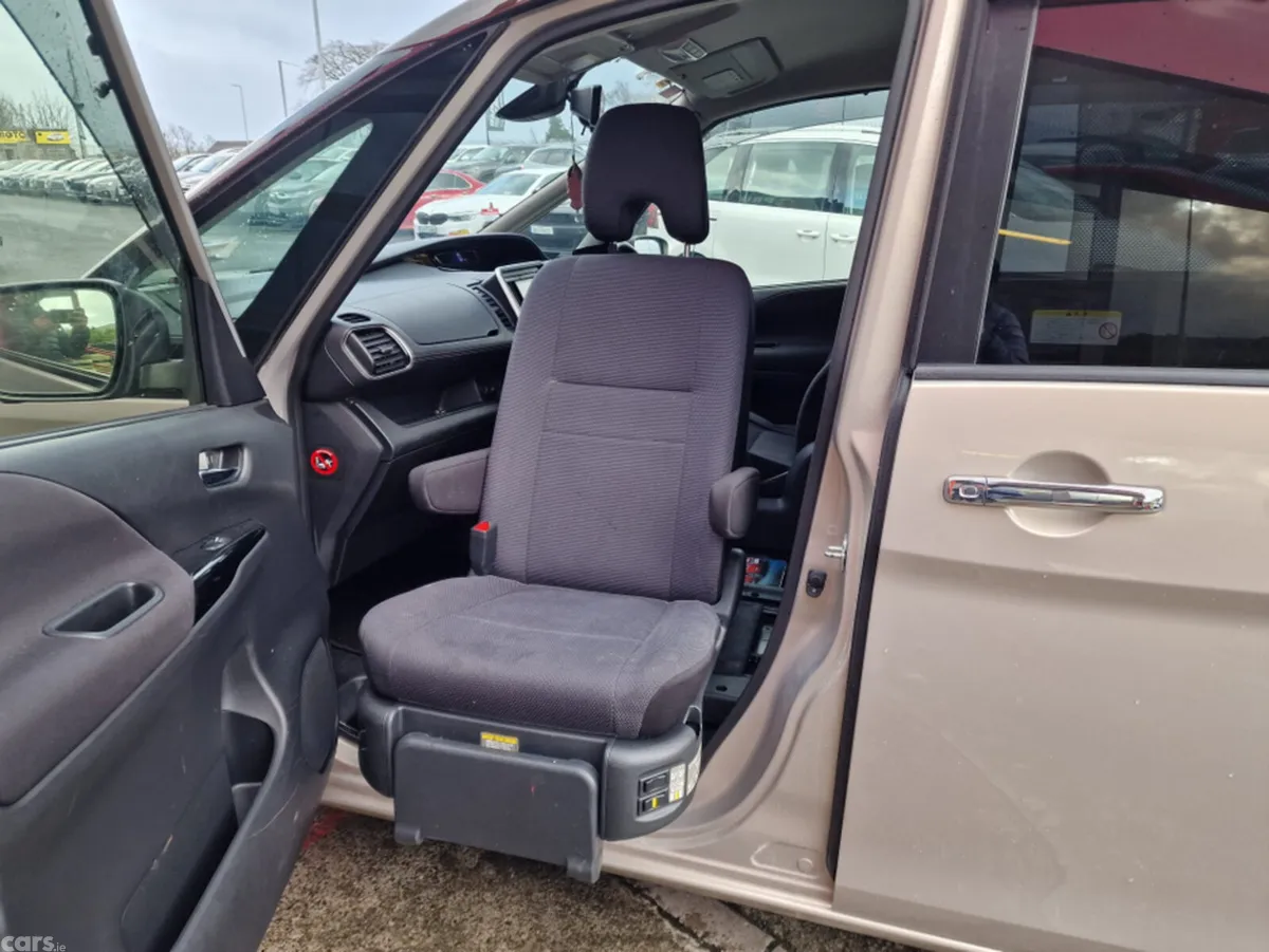 Nissan Serena MPV, Petrol Hybrid, 2017, Beige
