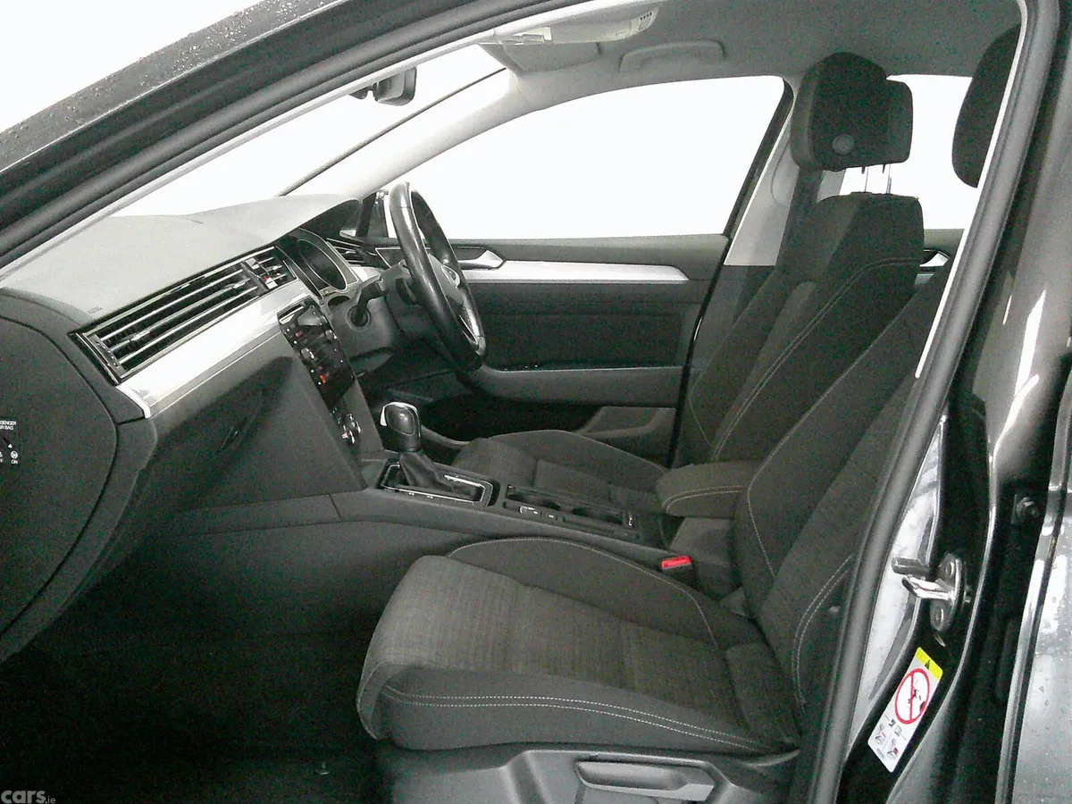 Volkswagen Passat Saloon, Diesel, 2021, Grey
