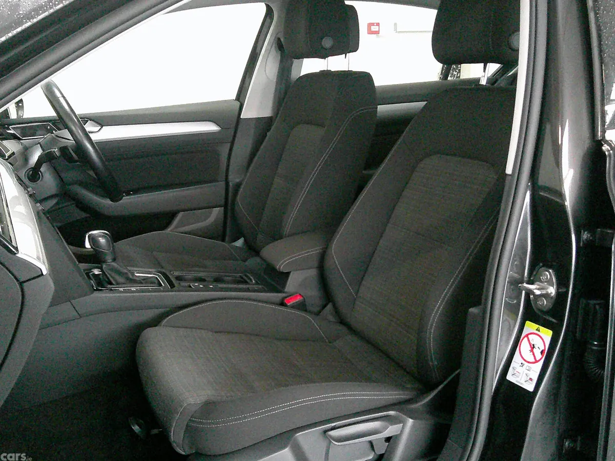Volkswagen Passat Saloon, Diesel, 2021, Grey