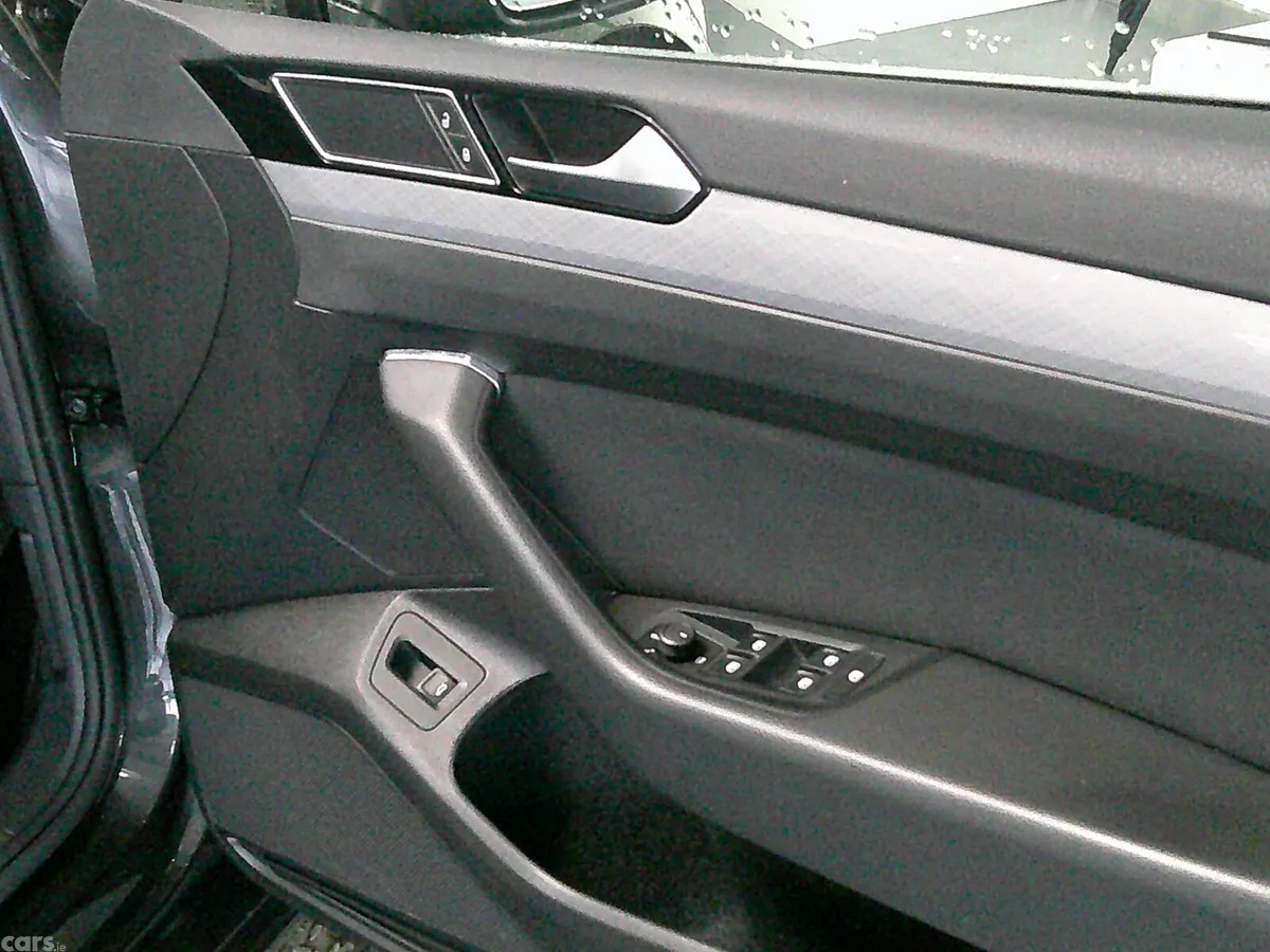 Volkswagen Passat Saloon, Diesel, 2021, Grey