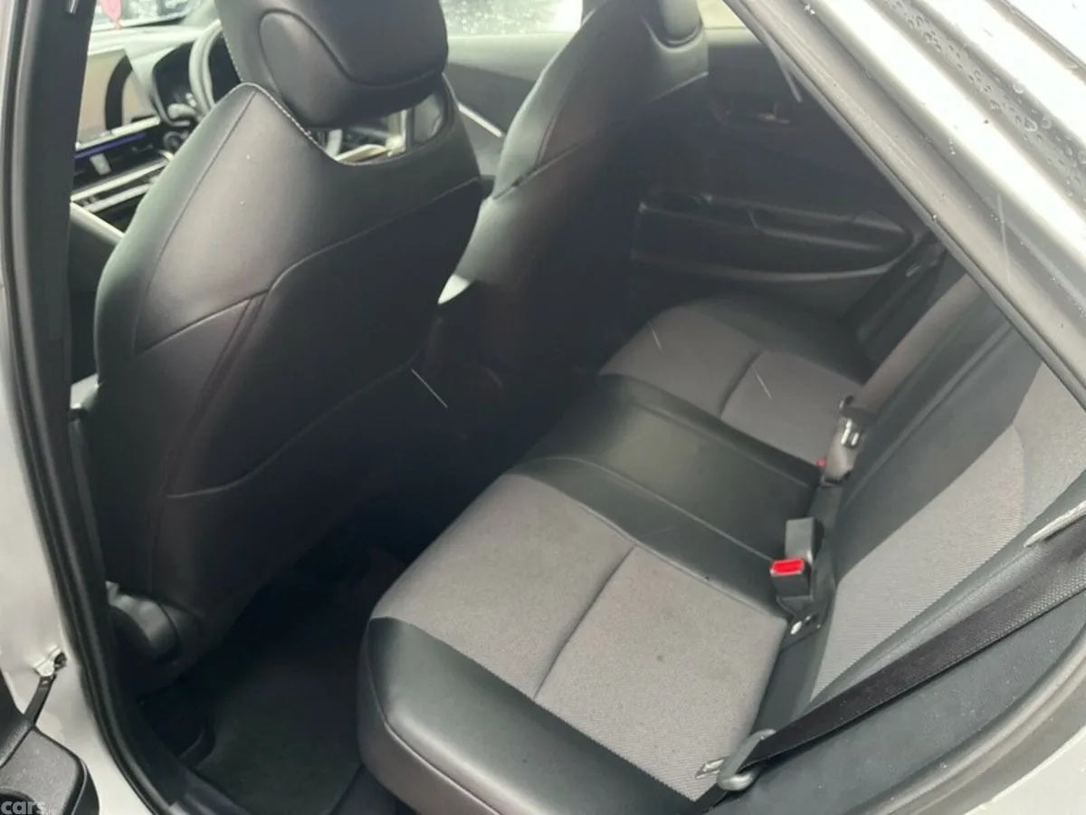 Toyota C-HR SUV, Petrol Hybrid, 2024, Silver