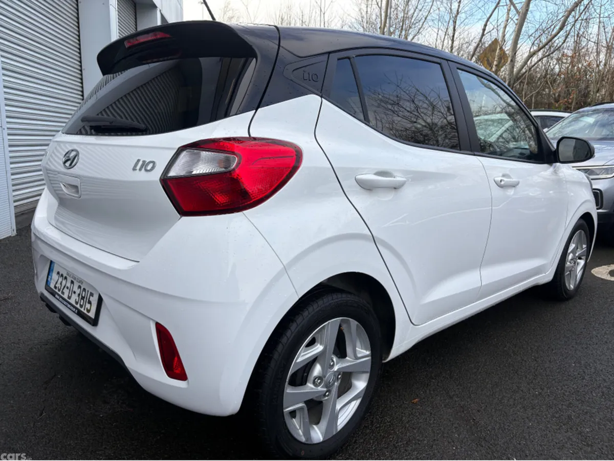 Hyundai i10 Hatchback, Petrol, 2023, White