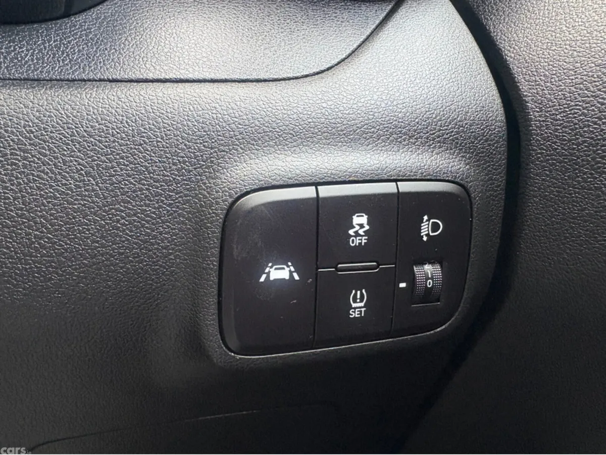 Hyundai i10 Hatchback, Petrol, 2023, White