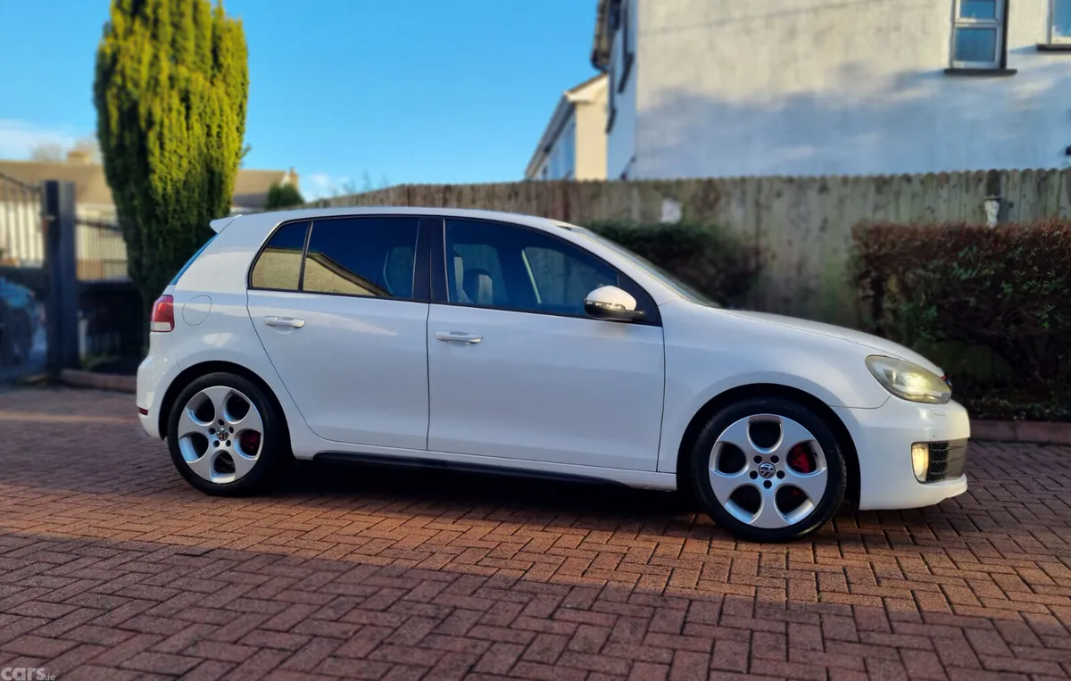 Volkswagen Golf Hatchback, Petrol, 2011, White