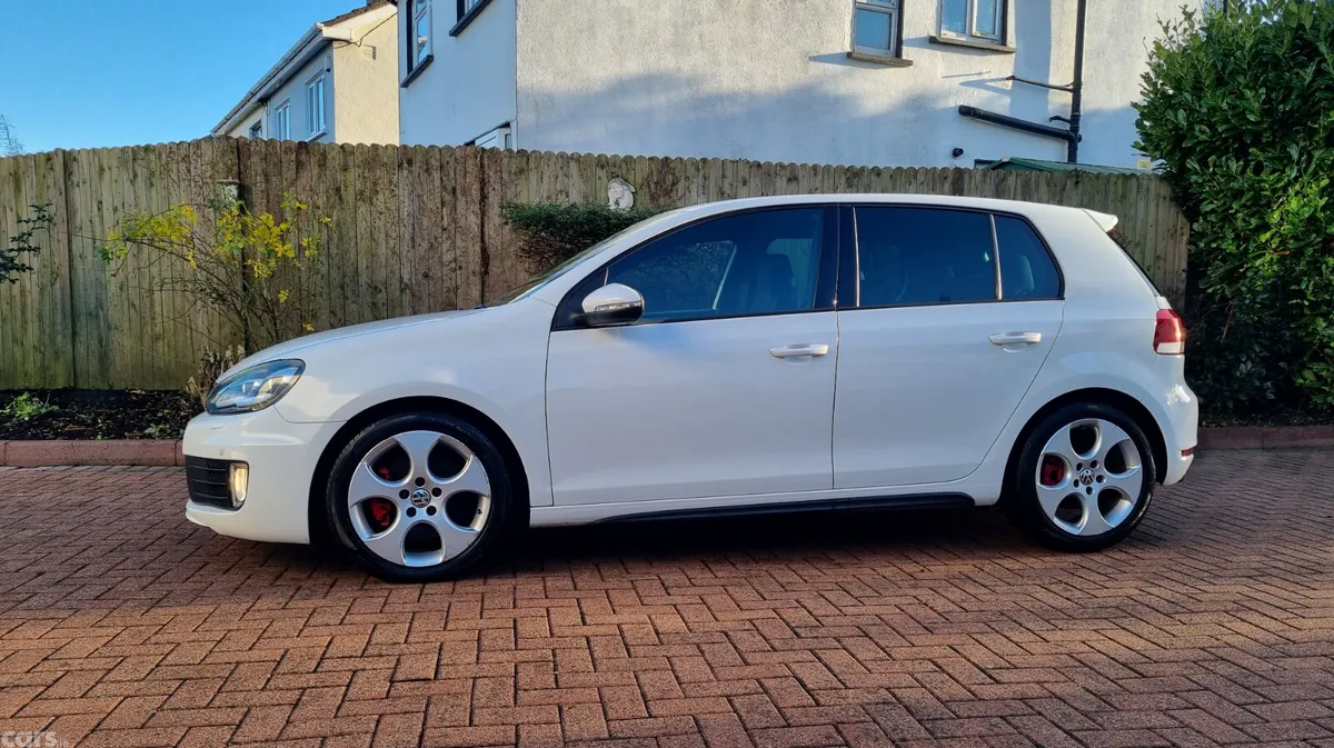 Volkswagen Golf Hatchback, Petrol, 2011, White