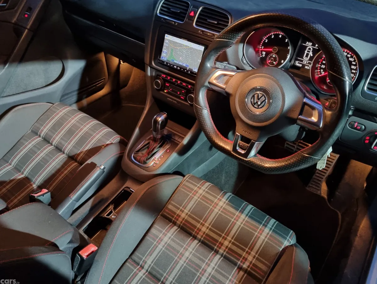 Volkswagen Golf Hatchback, Petrol, 2011, White