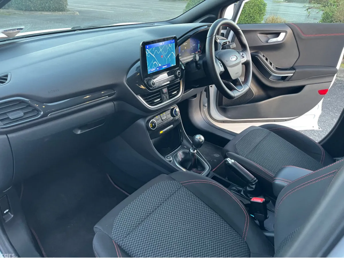 Ford Puma MPV, Petrol, 2022, White