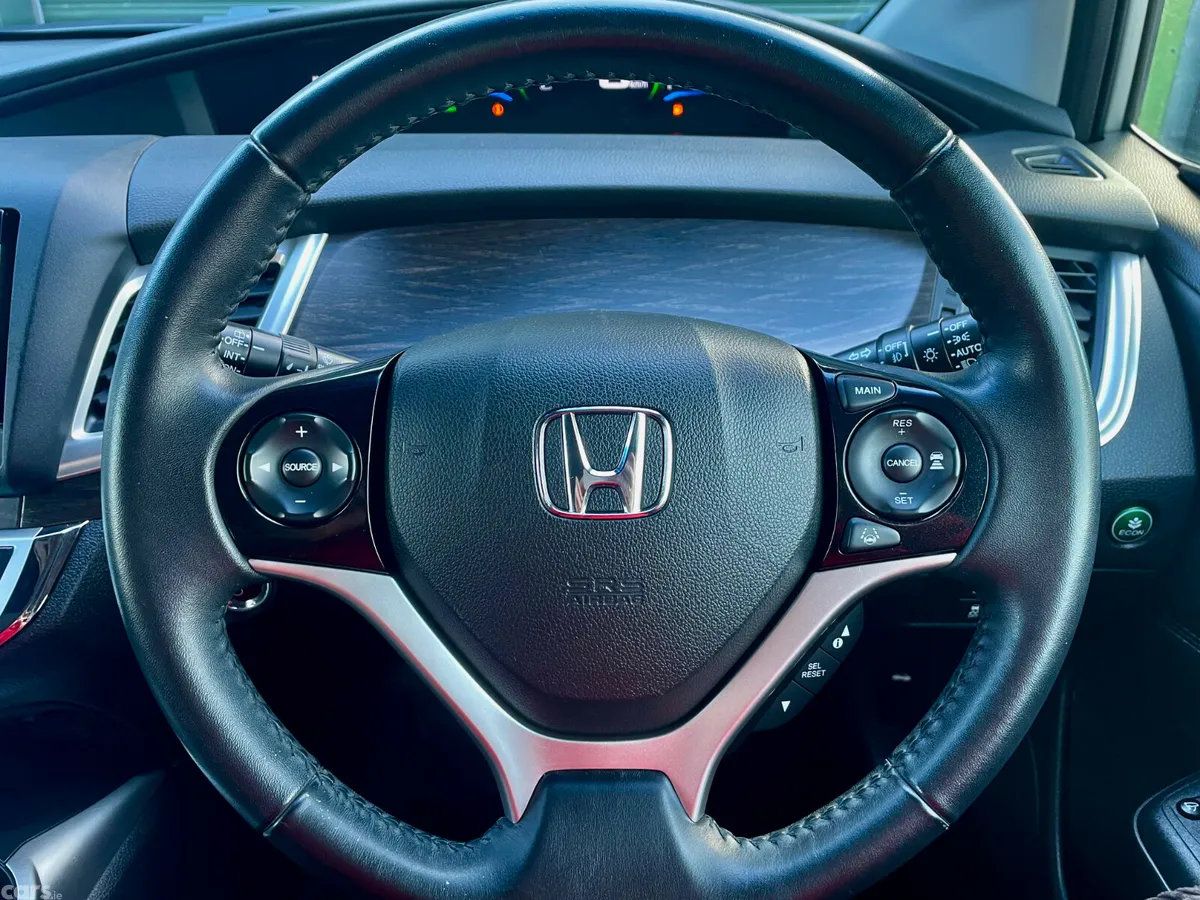 Honda Jade MPV, Petrol Hybrid, 2016, Silver