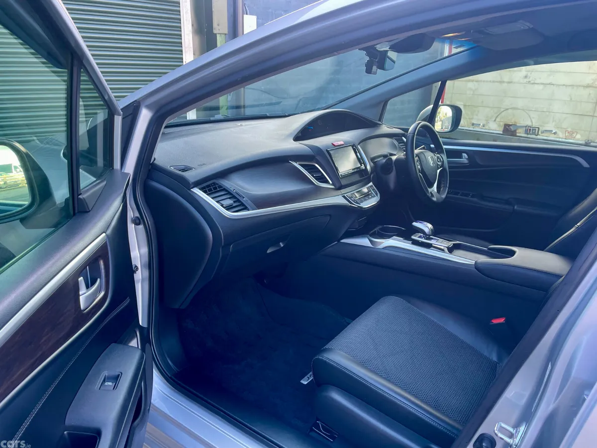 Honda Jade MPV, Petrol Hybrid, 2016, Silver
