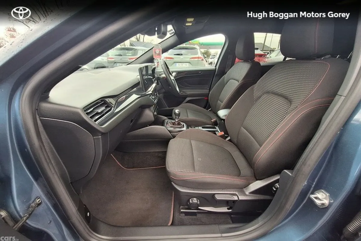 Ford Focus Hatchback, Petrol, 2022, Blue