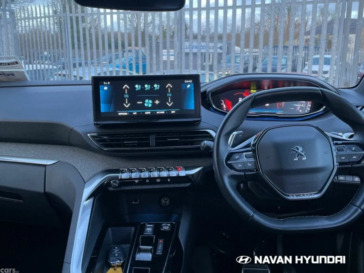 Peugeot 3008 MPV, Petrol Hybrid, 2024, Red