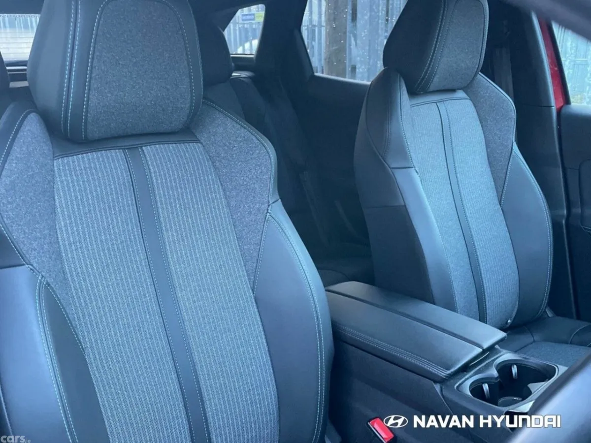 Peugeot 3008 MPV, Petrol Hybrid, 2024, Red