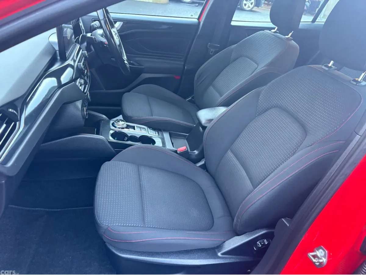 Ford Focus Hatchback, Petrol, 2019, Red