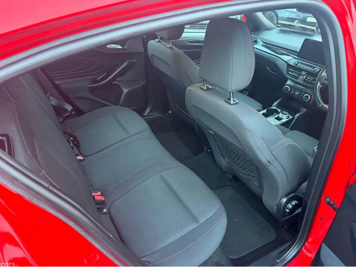 Ford Focus Hatchback, Petrol, 2019, Red