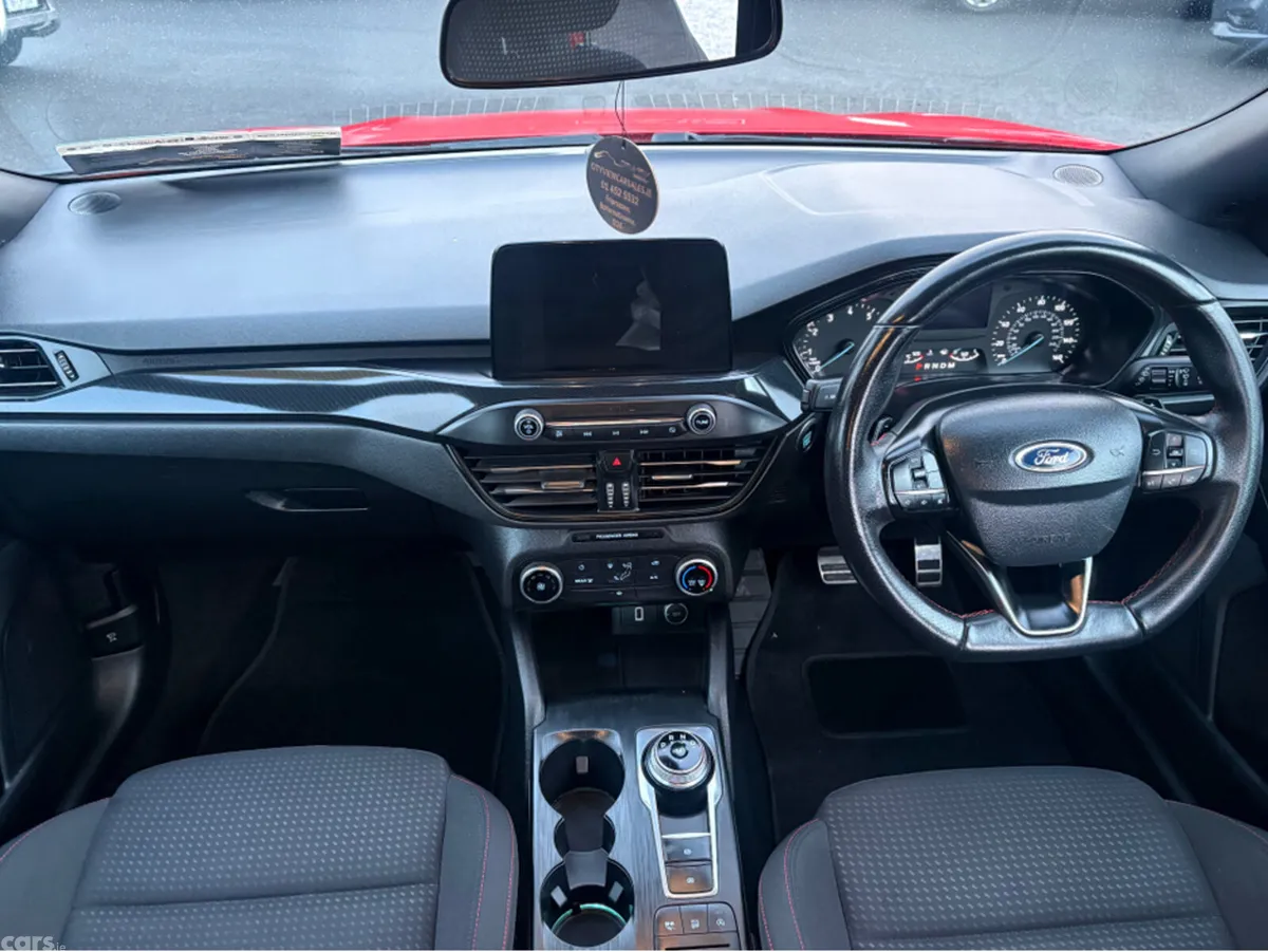 Ford Focus Hatchback, Petrol, 2019, Red