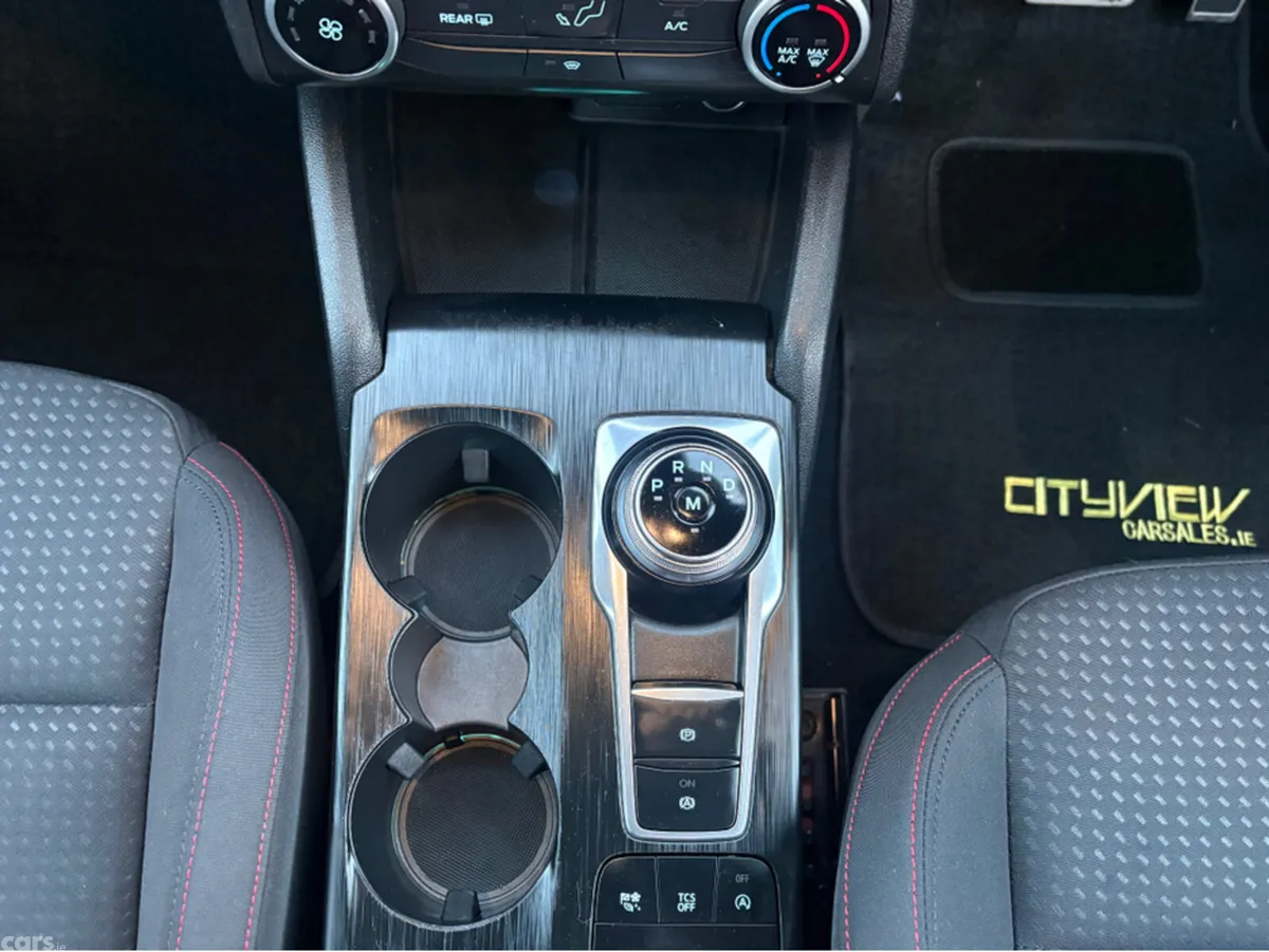 Ford Focus Hatchback, Petrol, 2019, Red