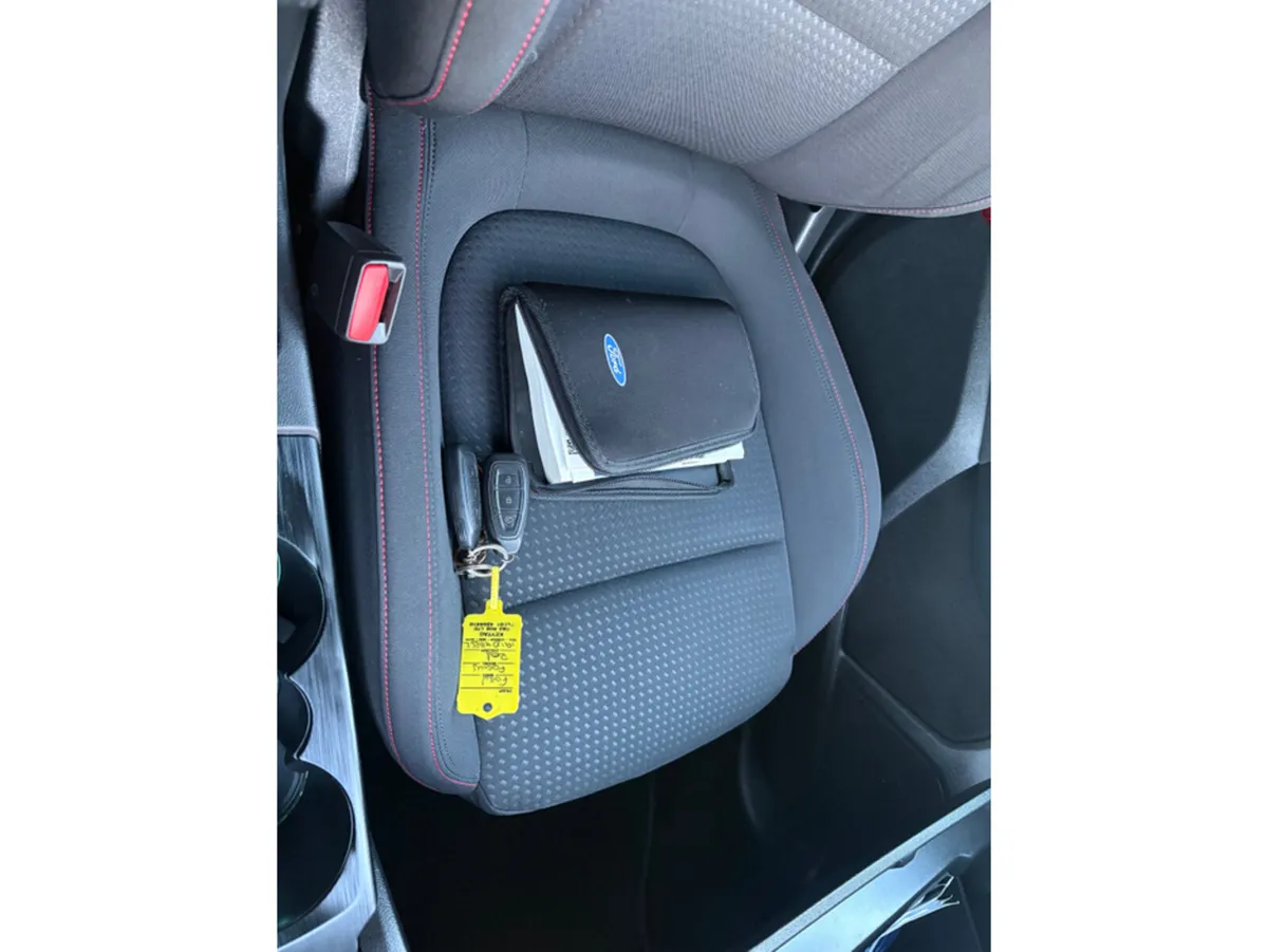 Ford Focus Hatchback, Petrol, 2019, Red