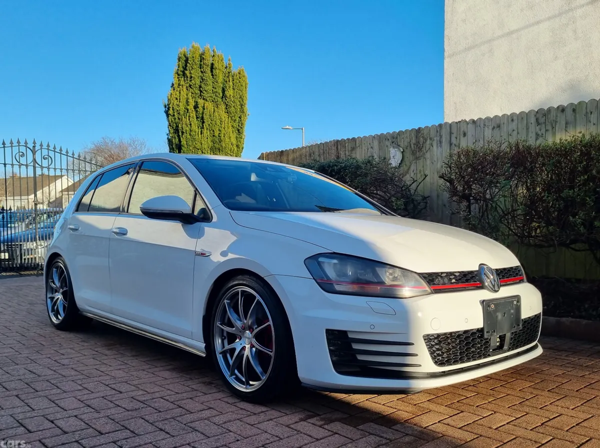 Volkswagen Golf Hatchback, Petrol, 2014, White