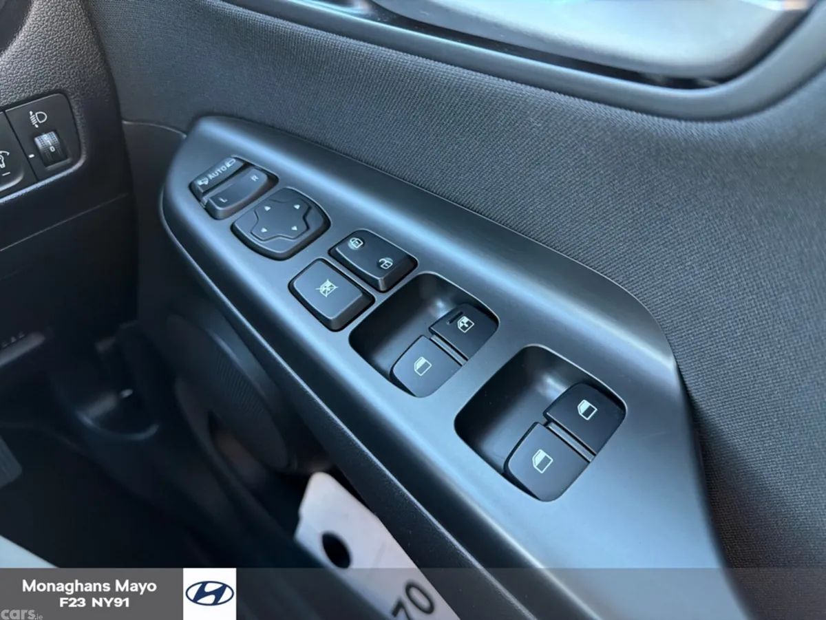 Hyundai KONA MPV, Petrol, 2023, Red