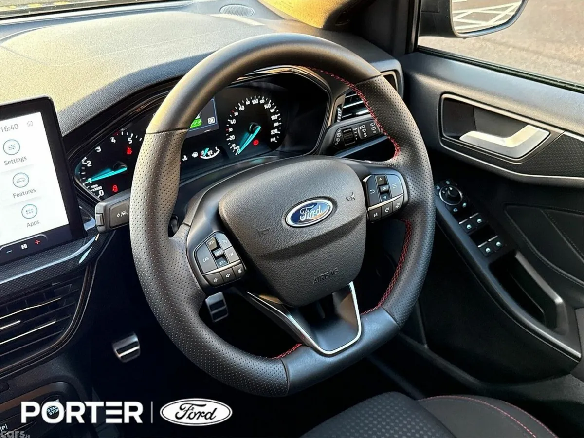 Ford Focus Hatchback, Petrol, 2024, Grey