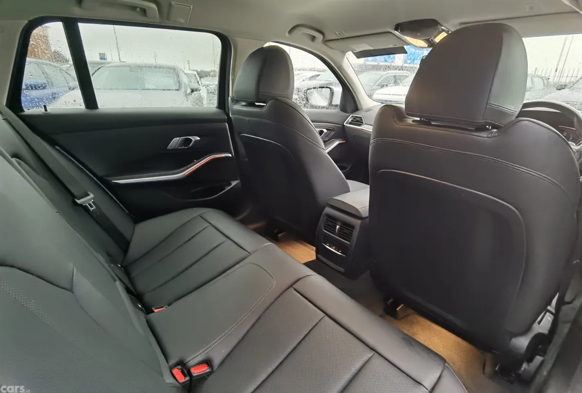 BMW 3-Series Estate, Diesel, 2022, White