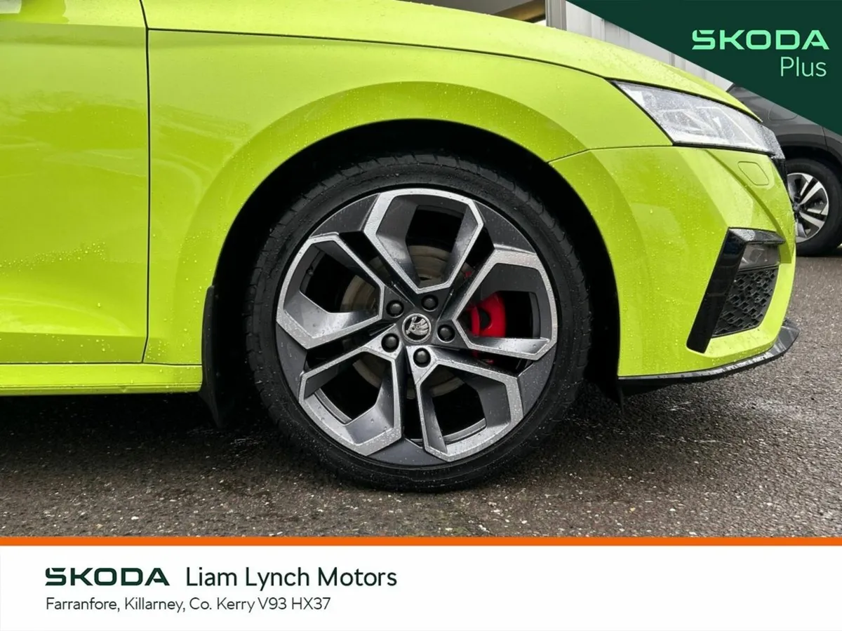 Skoda Octavia Saloon, Diesel, 2024, Green
