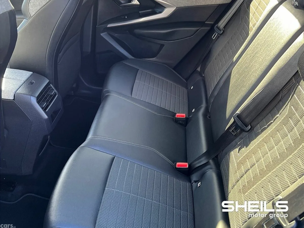 Peugeot 3008 MPV, Petrol, 2025, Blue