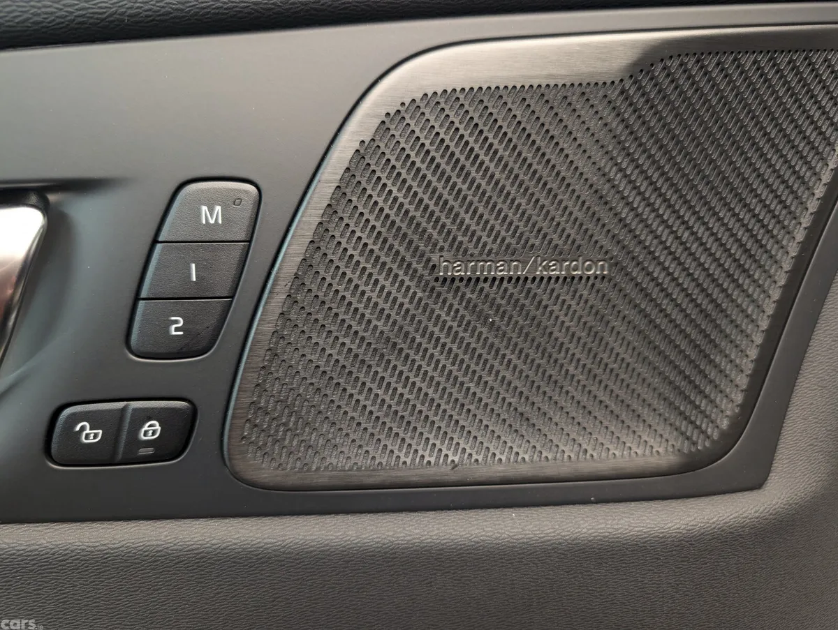 Volvo XC60 SUV, Petrol Plug-in Hybrid, 2025, Blue