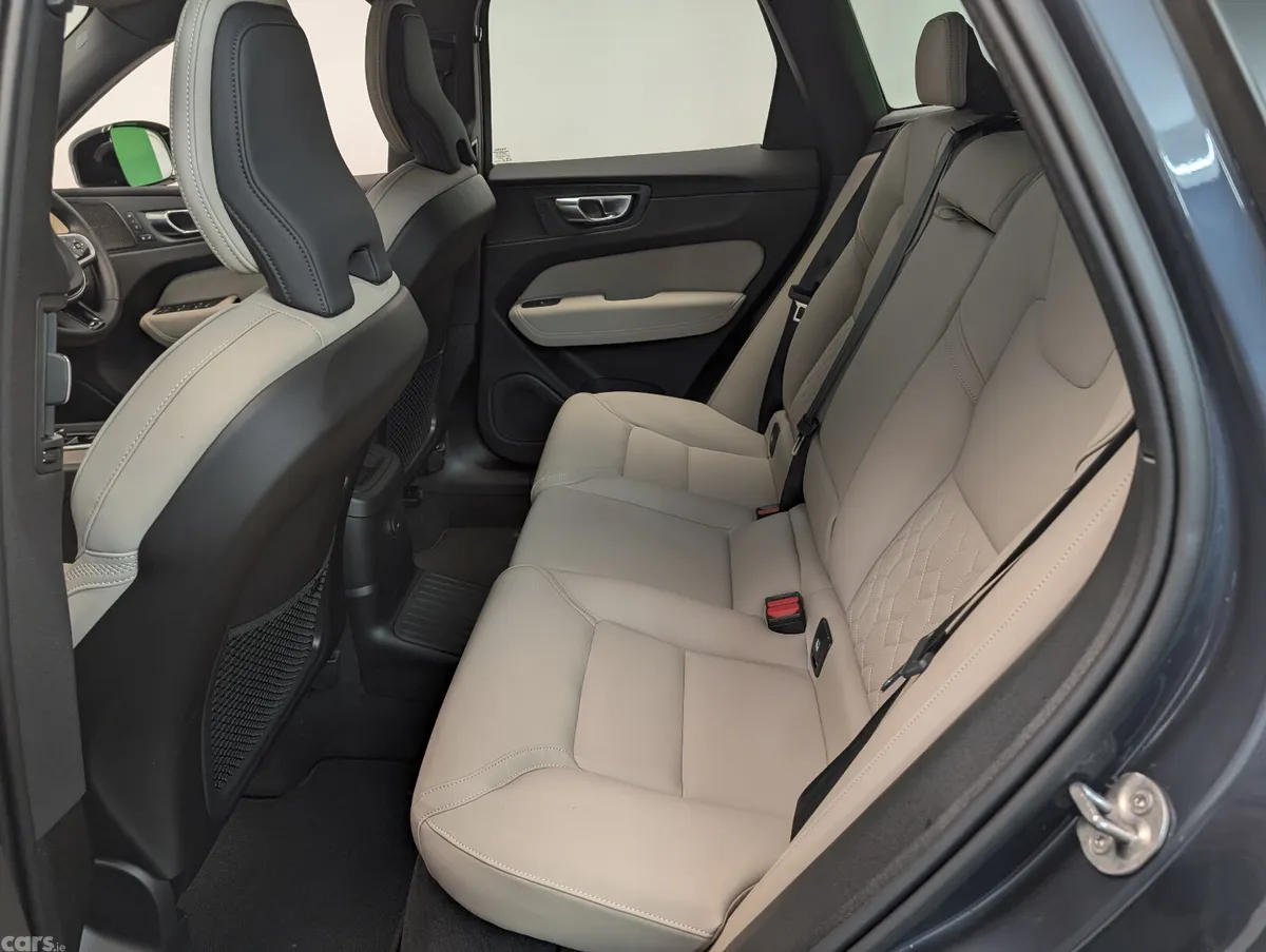 Volvo XC60 SUV, Petrol Plug-in Hybrid, 2025, Blue
