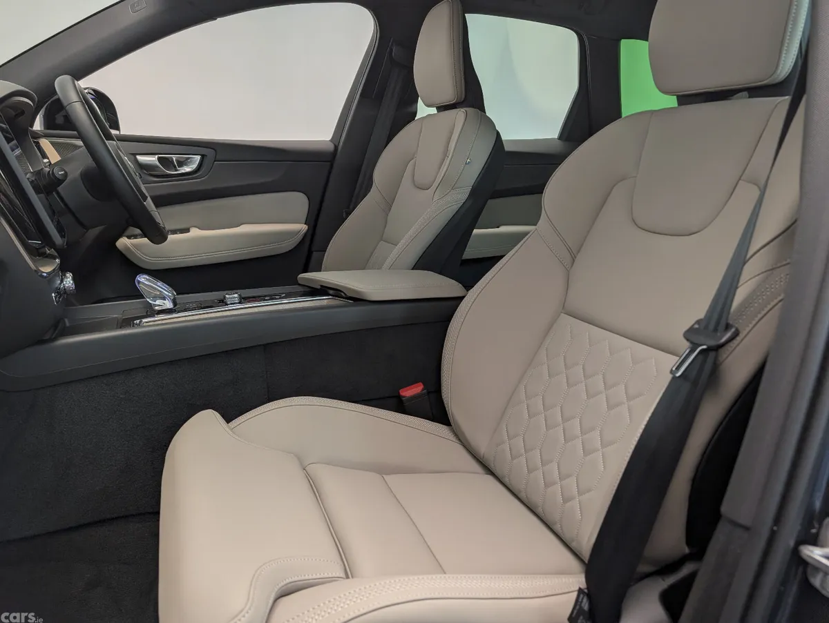 Volvo XC60 SUV, Petrol Plug-in Hybrid, 2025, Blue