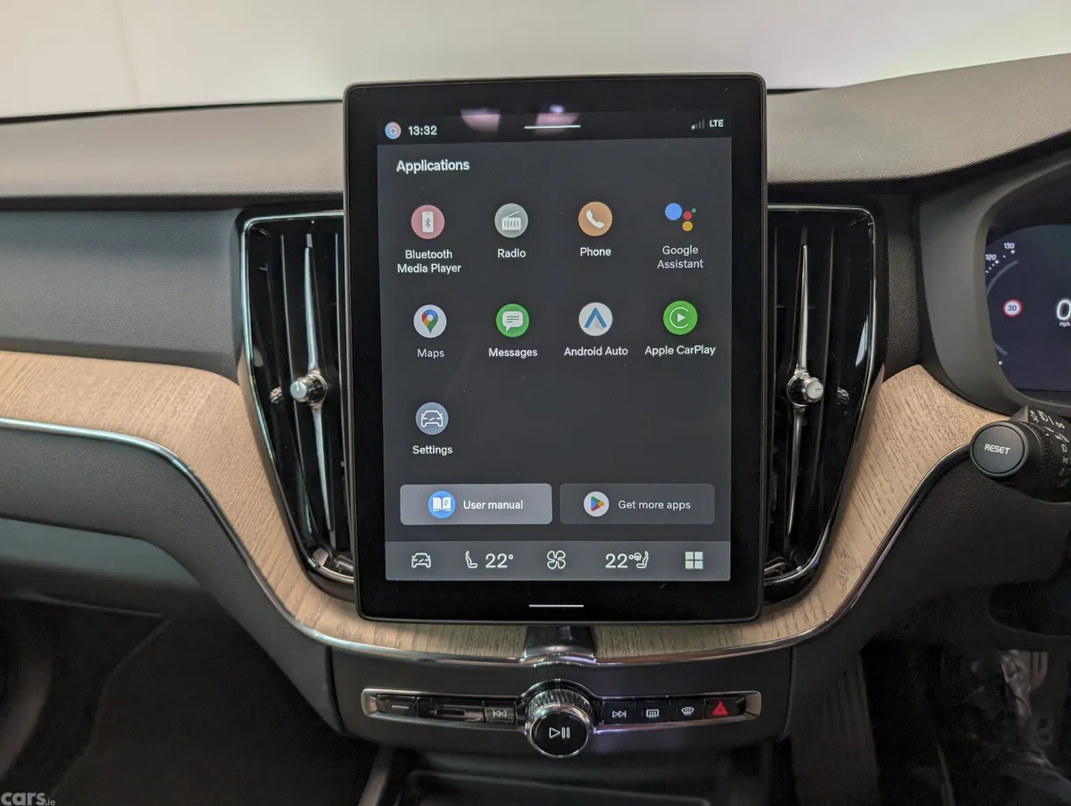 Volvo XC60 SUV, Petrol Plug-in Hybrid, 2025, Blue