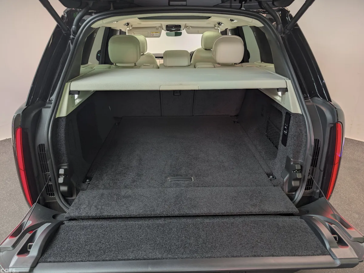 Land Rover Range Rover SUV, Petrol Plug-in Hybrid, 2025, Black