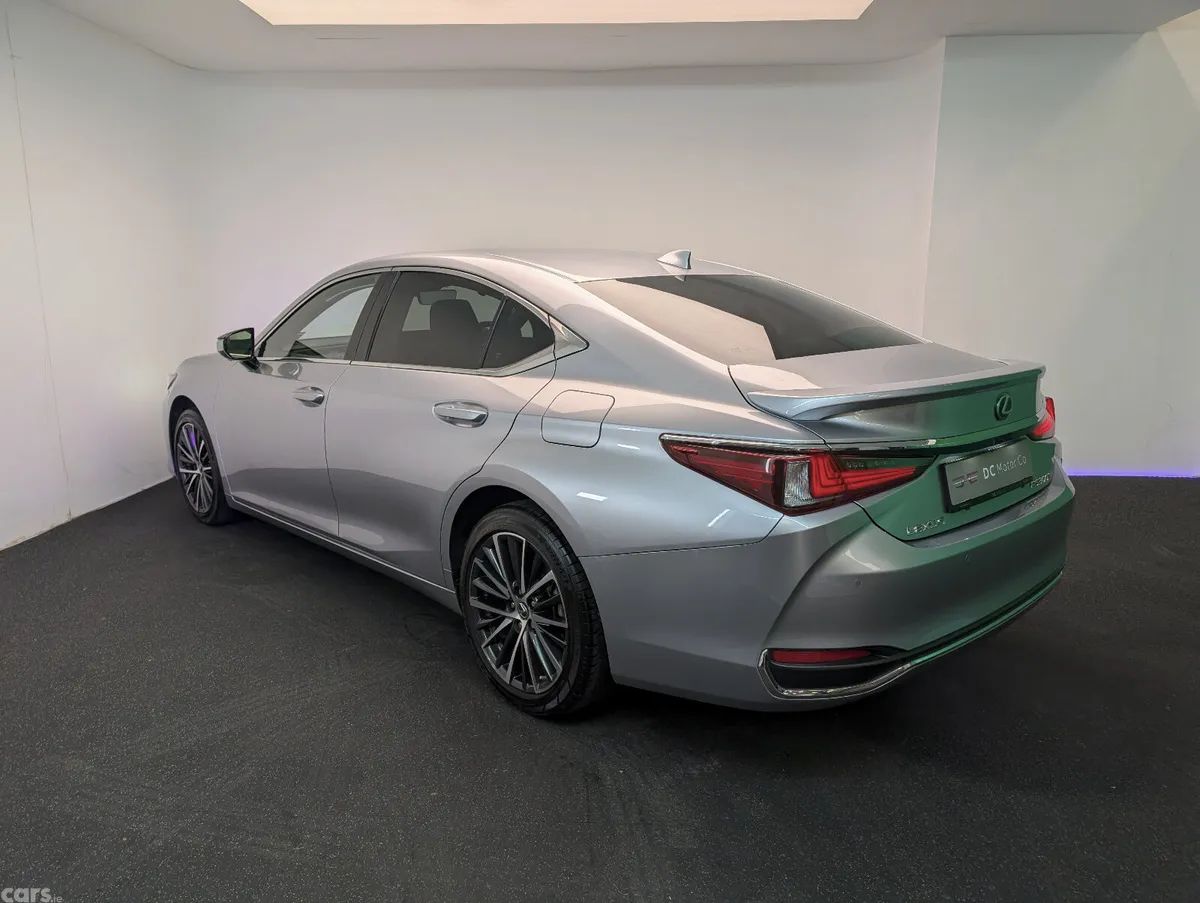 Lexus ES Saloon, Petrol Hybrid, 2025, Silver